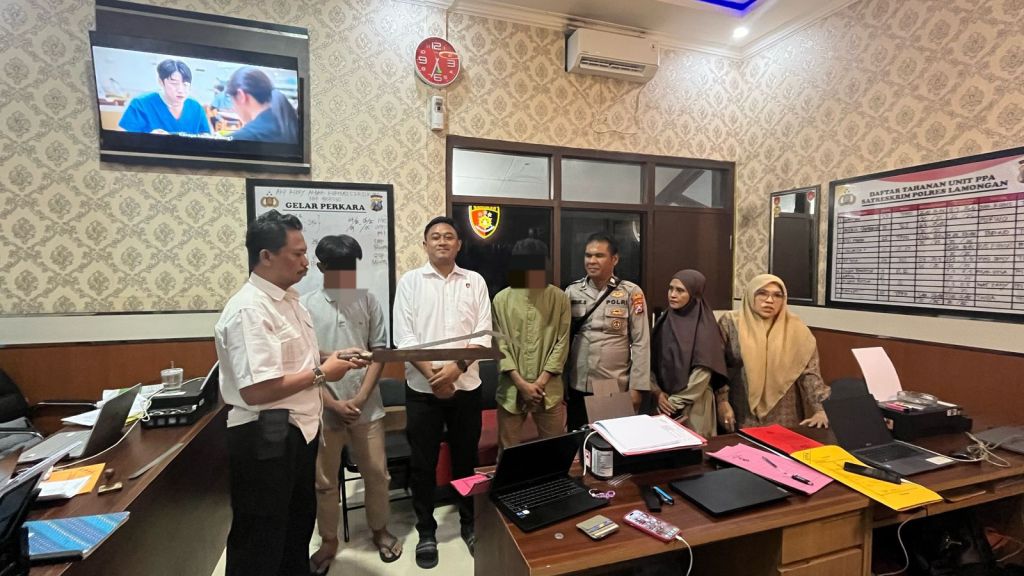 Dua Anggota Gangster Bersenjata Tajam di Lamongan Ditangkap