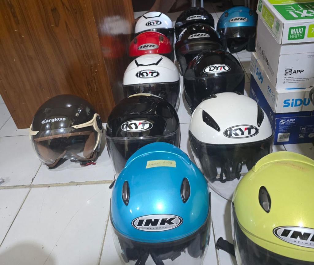 Belasan Helm ini Bikin Nelayan di Situbondo Berurusan dengan Polisi