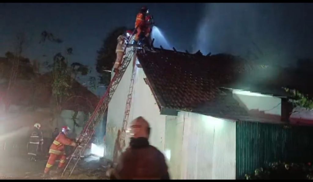 Kebakaran Hanguskan Rumah Dinas di Surabaya, Tidak Ada Korban Jiwa