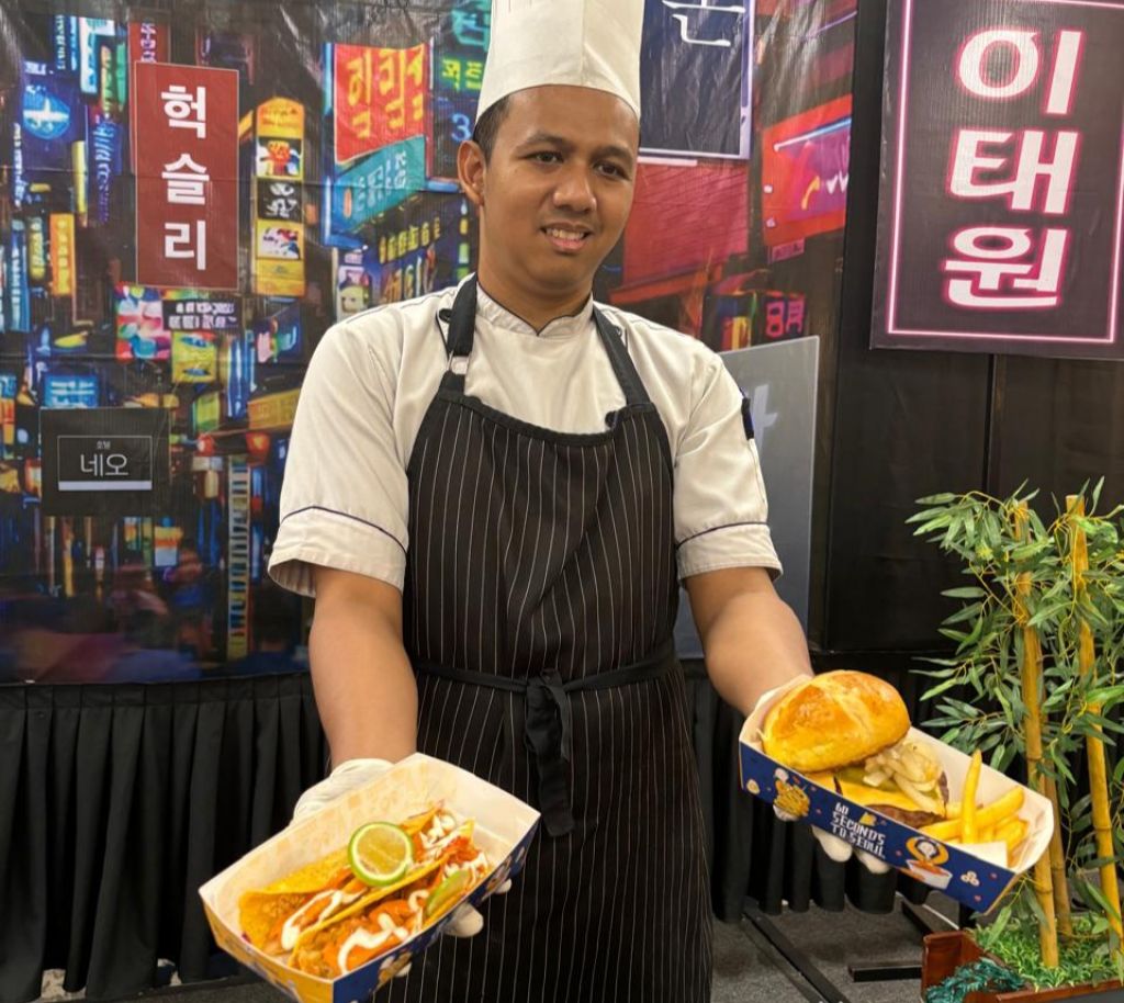 Terinspirasi Street Food Seoul, Aston Mojokerto Hadirkan Menu Korea: Burger Keju Jadi Primadona!