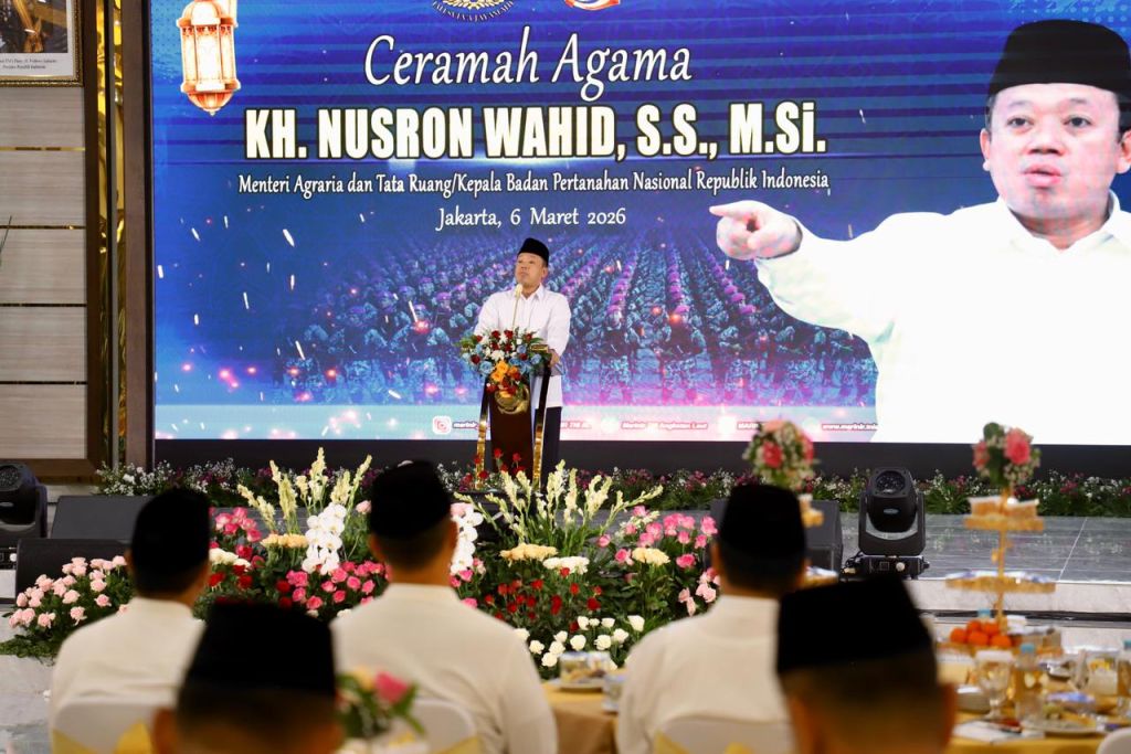 Menteri Nusron Wahid Sampaikan Makna Nuzulul Qur'an kepada Prajurit Marinir TNI AL