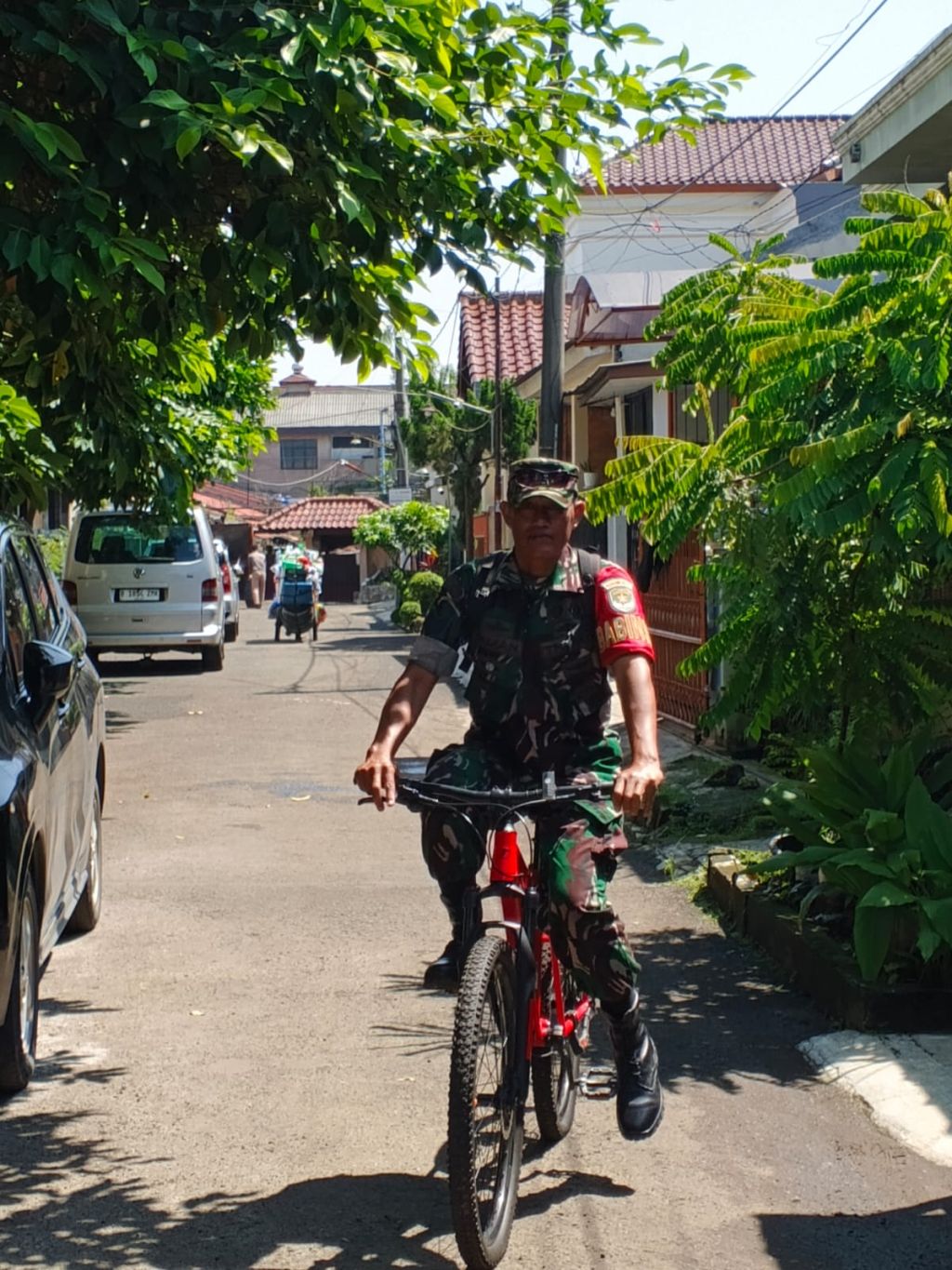 Koramil 03/Sukmajaya Patroli Bersepeda, Jaga Kebugaran Sekaligus Perkuat Keamanan Wilayah