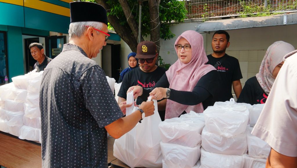 Semangat Berbagi Idul Adha, PLN Group Jatim Tebar Ribuan Paket Kurban