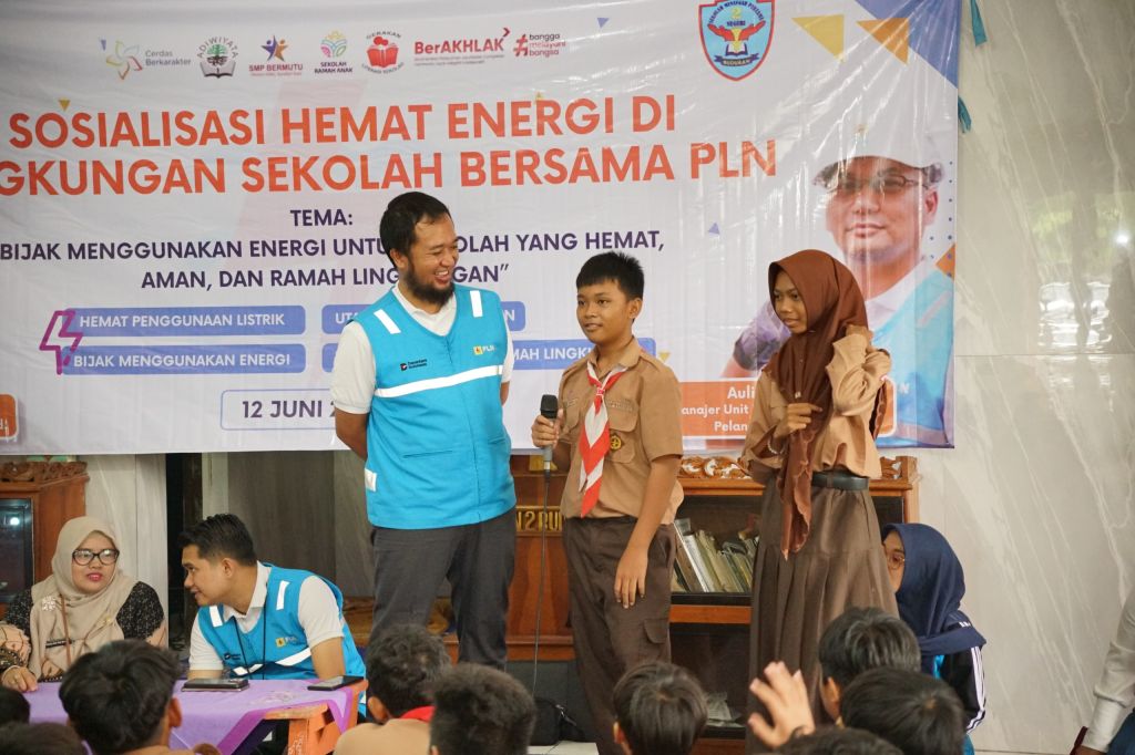 Dari Kelas untuk Negeri: PLN UP3 Sidoarjo Edukasi Hemat Energi pada Rangkaian Hari Lahir Pancasila