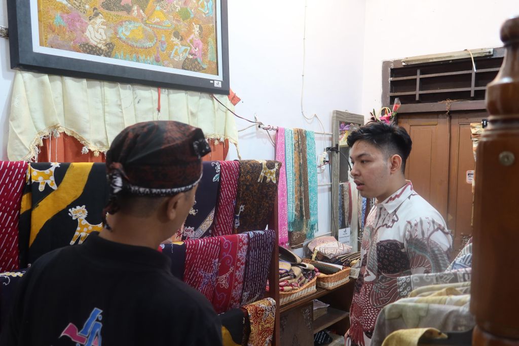 Haidar Nejad Kenalkan Kampoeng Djahdoel Batik Semarang ke HIPMI PT ITB