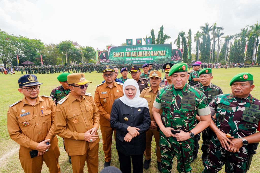 Khofifah dan Pangdam Percepat Pembangunan Madura Lewat Karya Bakti
