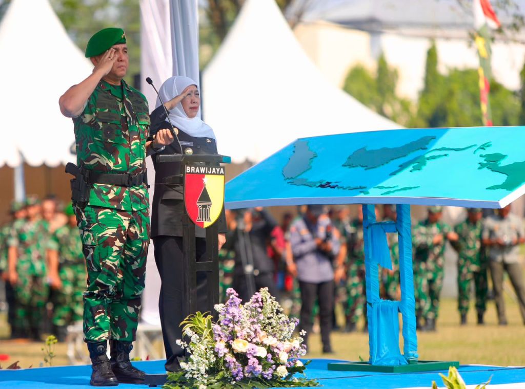 Gubernur Khofifah Hadiri Karnaval Budaya Bakti TNI