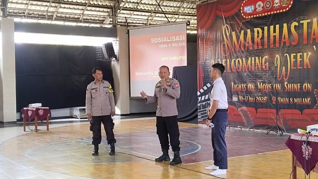 Polisi Sambang Sekolah Warnai MPLS 324 Siswa SMA, Wakapolsek Lowokwaru Bekali Edukasi Antikorupsi dan Bahaya Narkoba