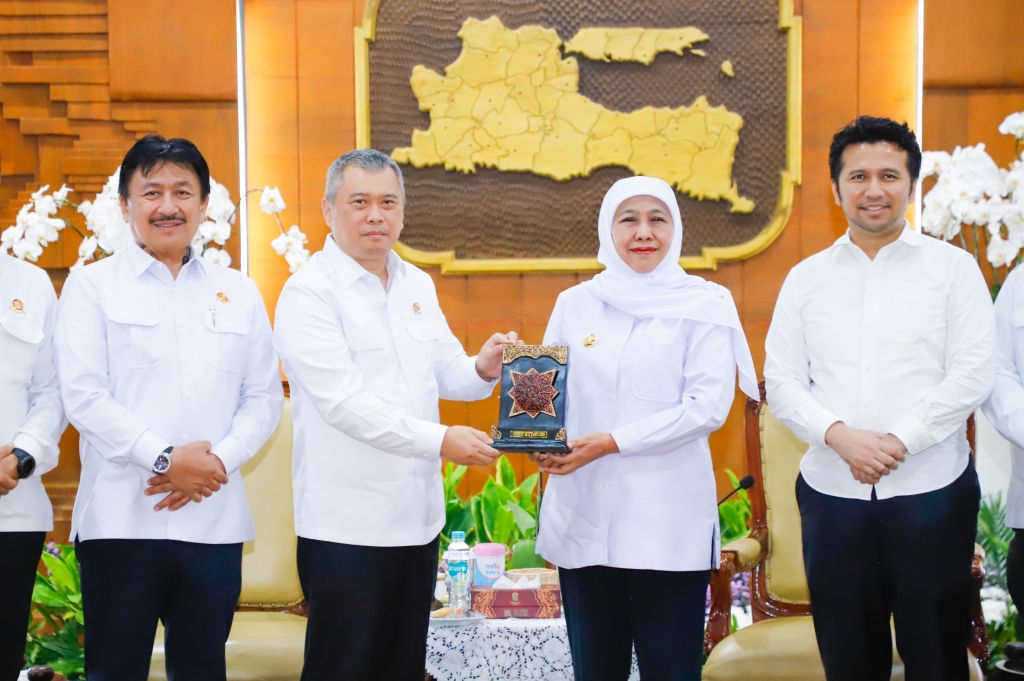 Khofifah dan Menhub Bahas Transportasi Terintegrasi, SRRL hingga Bandara Dhoho