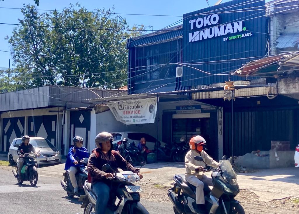 Warga Barata Jaya Tolak Spiritshaus, Satpol PP Ancam Segel Gerai Ilegal