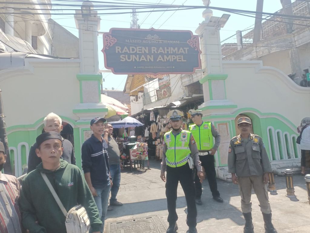 Polsek Semampir Intensifkan Patroli Harkamtibmas di Kawasan Wisata Religi Sunan Ampel