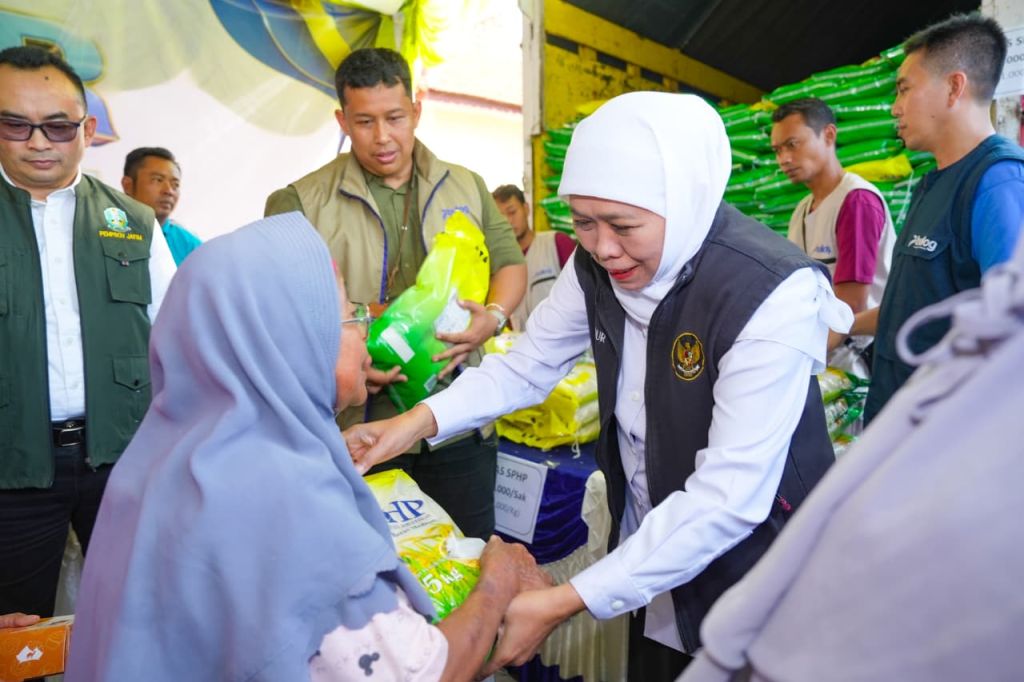 Khofifah Gelar Pasar Murah Perkuat Daya Beli Masyarakat Pamekasan
