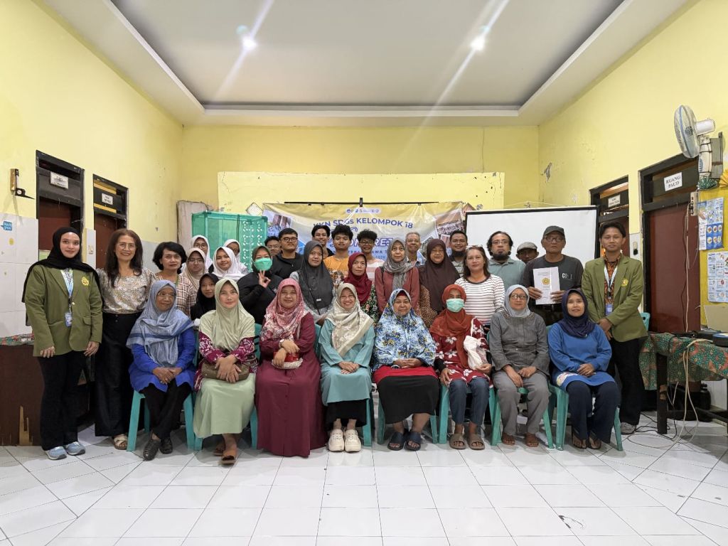 Mahasiswa KKN UPN Veteran Jatim Edukasi Maggot Kelola Sampah Berkelanjutan