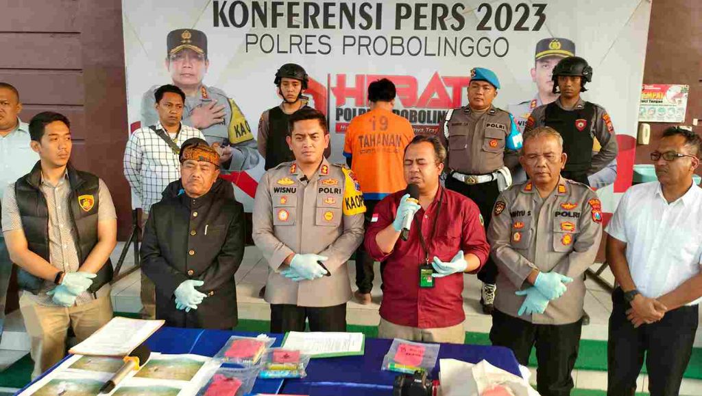 Kebakaran di Padang Savana, Berdampak Hilangnya Flora-fauna Langka