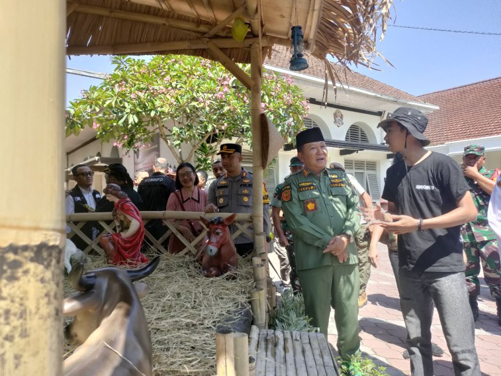 Beri Rasa Aman dan Nyaman Forkopimda Jember Patroli Jelang Perayaan Natal