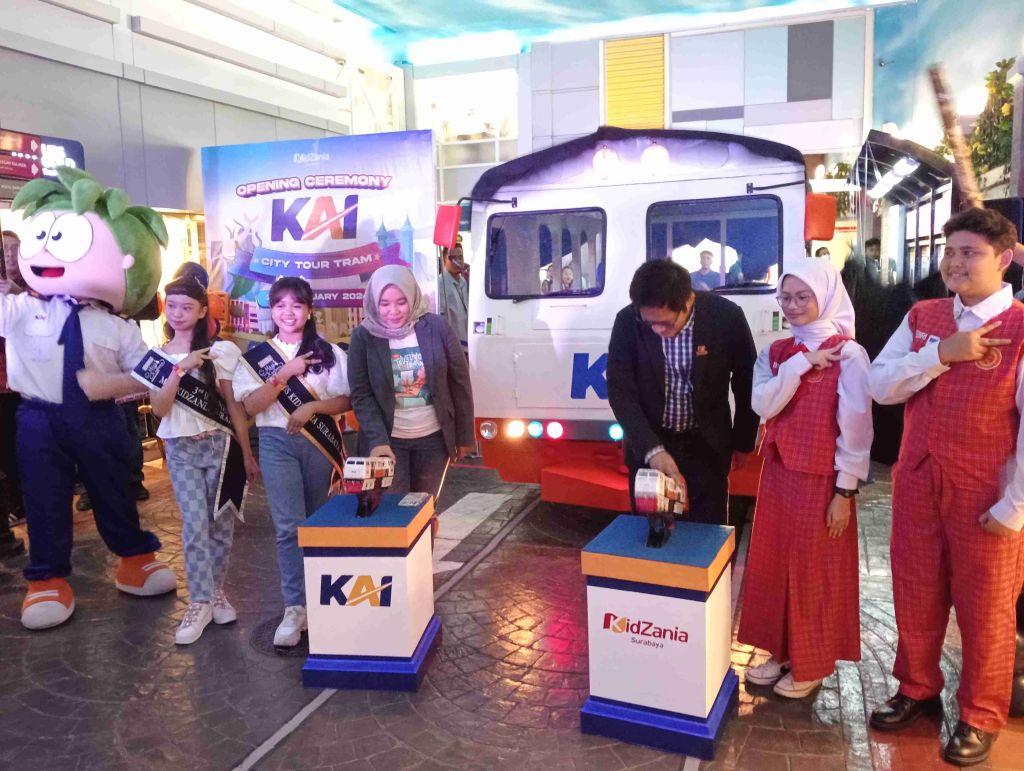 PT KAI Daop 8 Kenalkan Transportasi Kereta Api Bagi Anak di KidZania