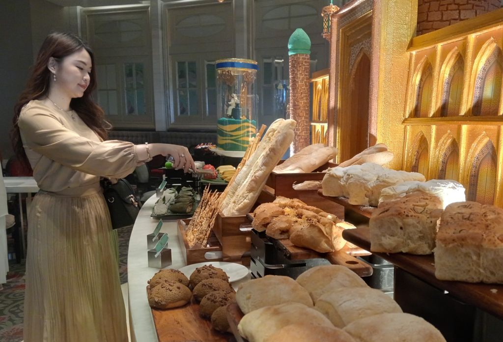 Mencicipi Menu Ramadan Ala Timur Tengah di Surabaya
