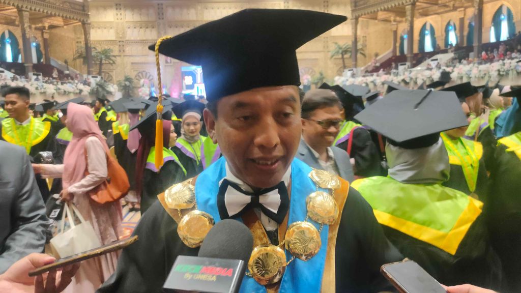 1.552 Wisudawan Unesa, Siap Jadi Harapan Pemerintahan Baru di Masa Depan