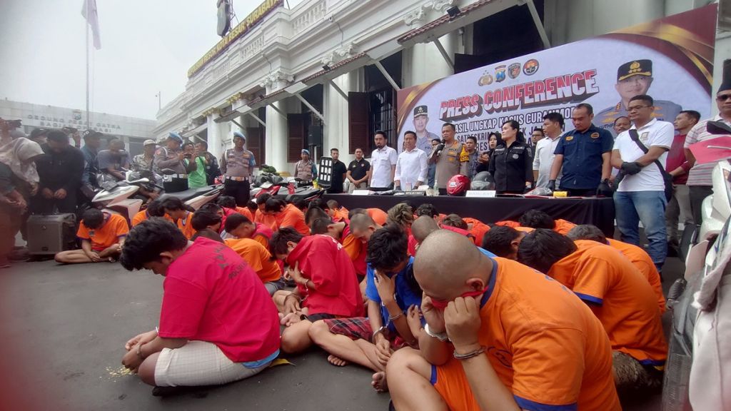 42 Bandit Curanmor di Surabaya Diberangus Polisi, Penadah Masih Diburu