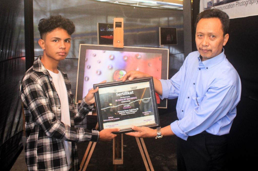 Ciphoc Unitomo Gelar Pameran Dasar Fotografi