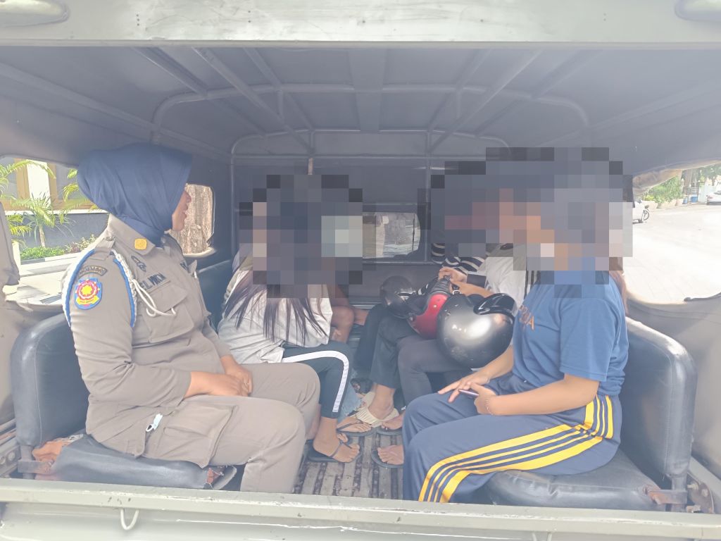 Saling Ejek di Live TikTok Berujung Perkelahian, 6 Remaja Diangkut Satpol PP Surabaya
