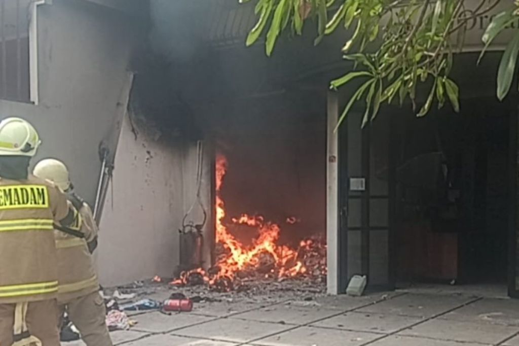 Kebakaran Toko Laundry di Kelapa Gading, Dua Karyawan Terluka