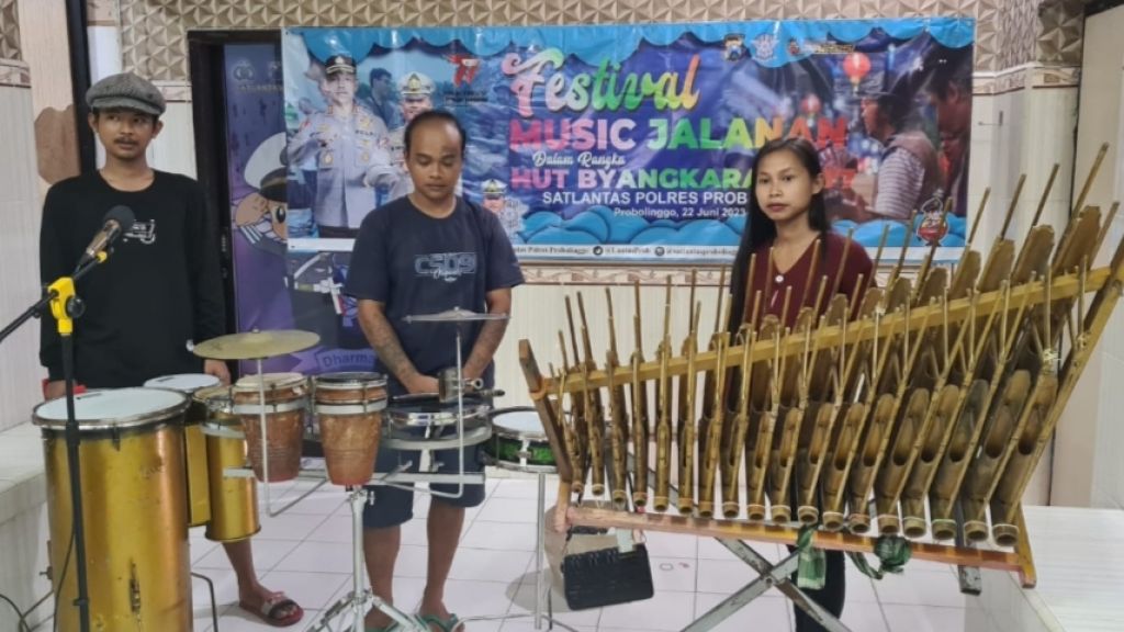 Keren! Grup Pengamen ini Bakal Wakili Polres Probolinggo ke Polda Jatim