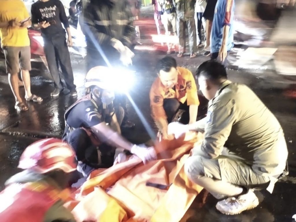 Mobil Boks Tabrak Motor di Benowo Surabaya, Satu Orang Tewas
