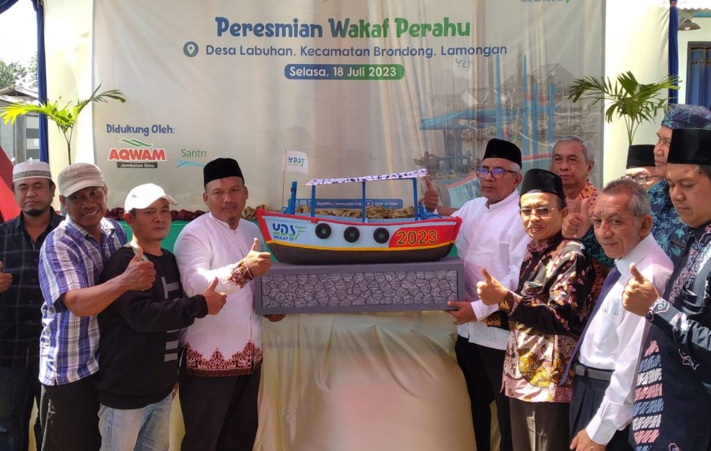 Bahagianya Nelayan di Lamongan Dapat Perahu Wakaf Senilai Rp100 Juta dari YDSF