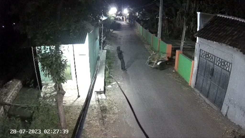 Bentor Milik PNS Kota Probolinggo Raib, Dua Pelaku Terekam CCTV