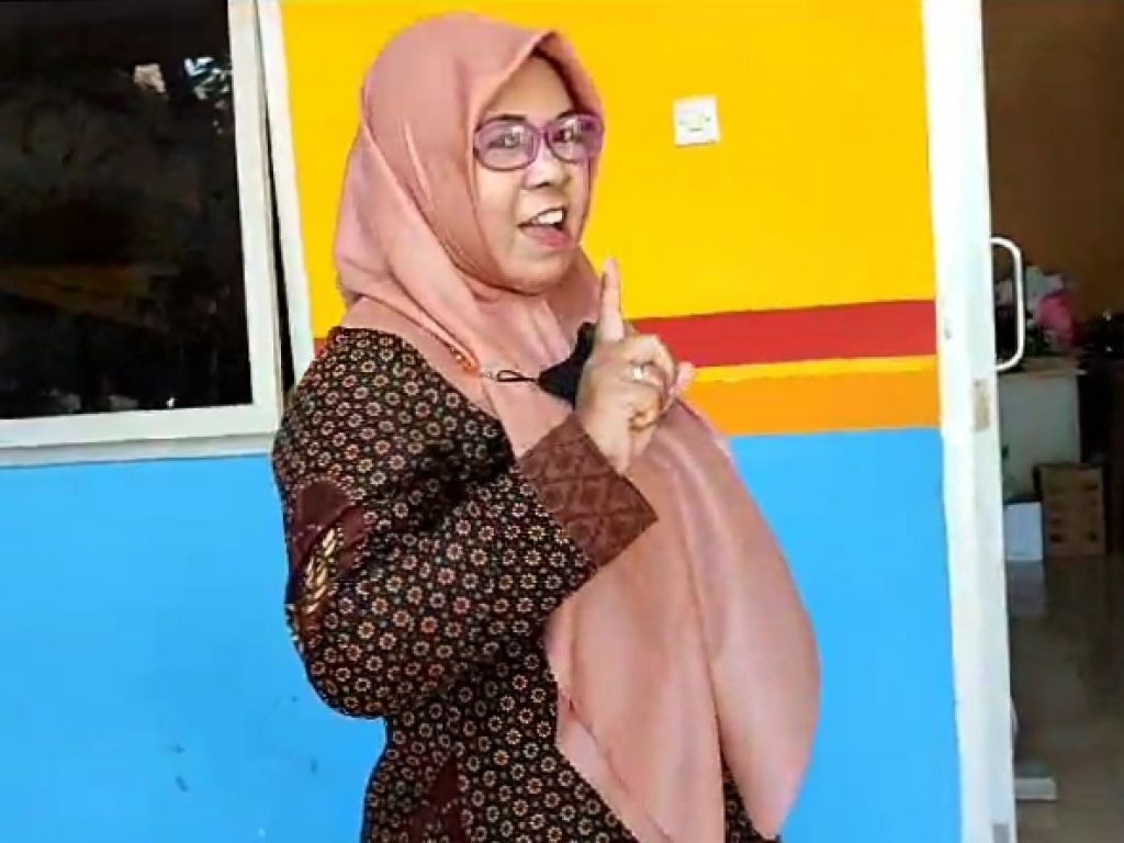 Kepsek SD Negeri di Gresik Enggan Beri Komentar, Terkait Siswinya Yang Buta Ditusuk