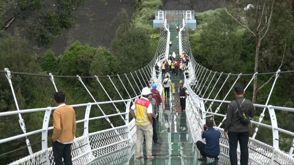 Bakal Diresmikan, Jembatan Kaca di Bromo Probolinggo Layak Dikunjungi