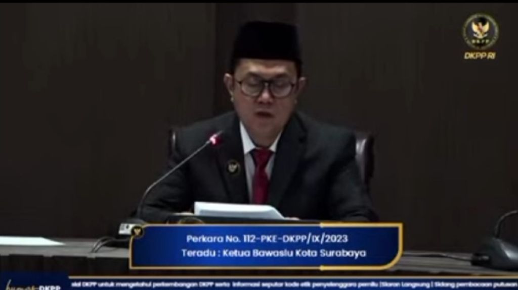 Ketua Bawaslu Kota Surabaya Agil Akbar Diberhentikan
