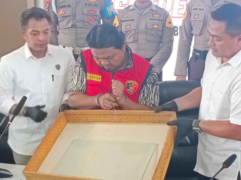 Bandit Pecah Kaca di 8 TKP Surabaya Dibekuk, Pelaku Baru Keluar Penjara