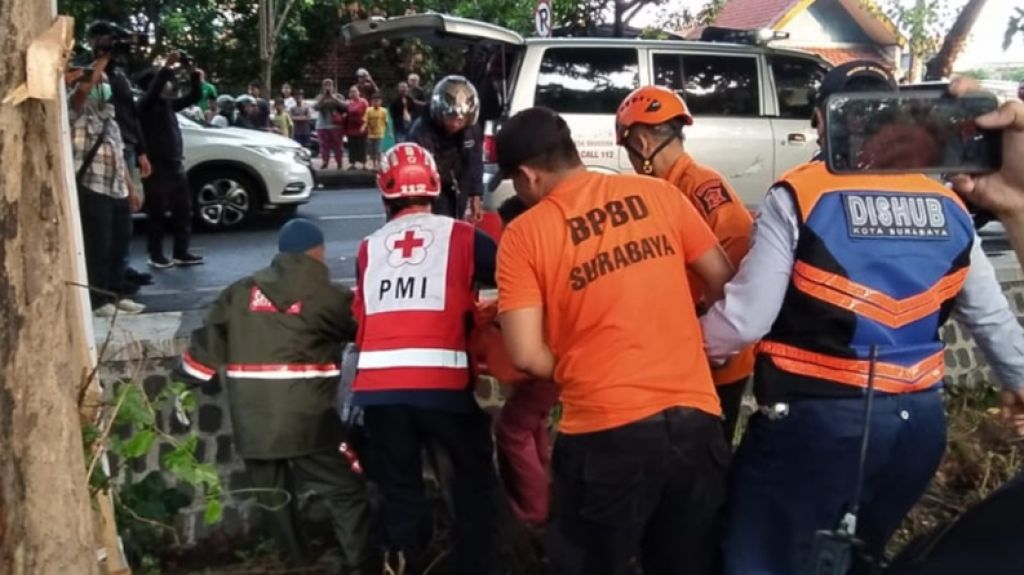 Perempuan yang Tewas Tertabrak Kereta Api di Surabaya, Tinggalkan 1 Anak dan 7 Cucu