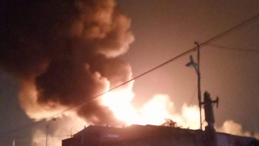 Gudang Tinner di Kalianak Surabaya Terbakar, Terdengar Ledakan
