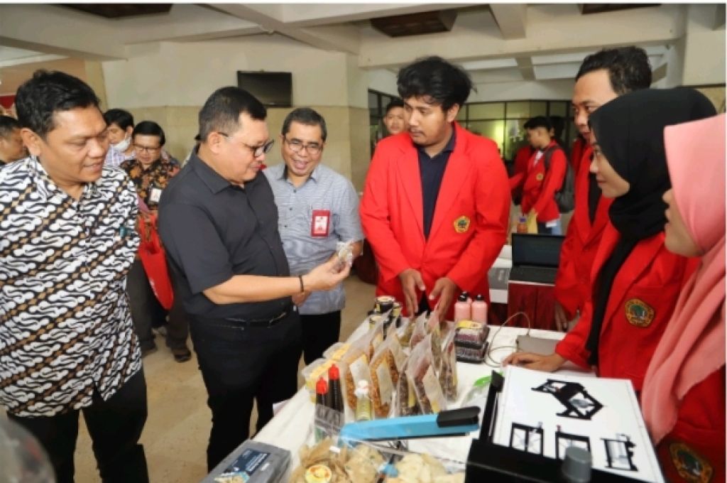 Menengok Pameran Ratusan Produk LPPM Untag Surabaya