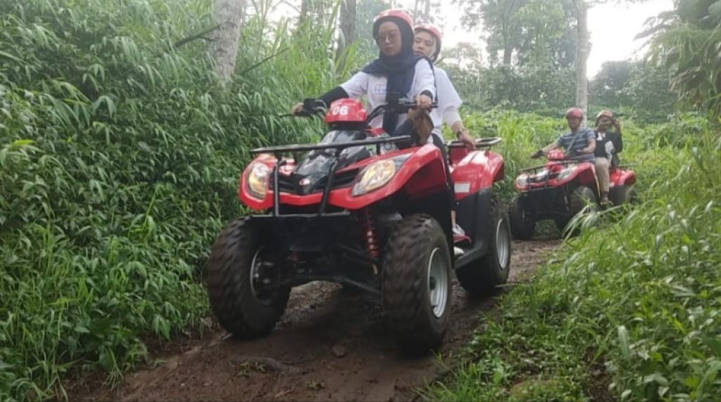 Sensasi Ekstrem Main ATV Terabas Hutan dan Kebun Kopi di Manhattan Mojokerto