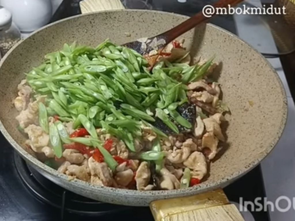 Ayam Tumis, Bisa Jadi Pilihan Menu Makan Malam Bersama Mom's