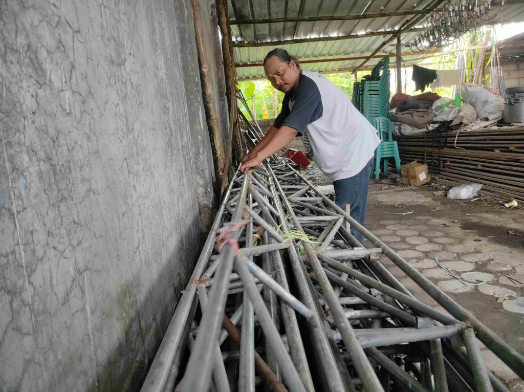Pemilu 2024, Pengusaha Terop di Kota Mojokerto Kebanjiran Order untuk TPS