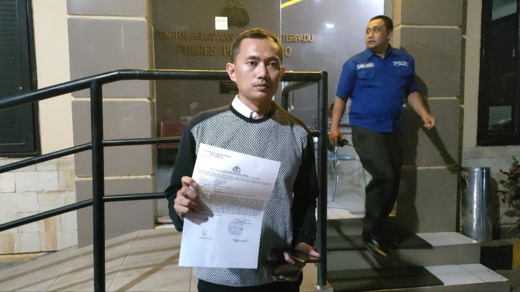 Pergoki Istri Siri Berduaan dengan Kades Dalam Mobil di Probolinggo, Malah Dibogem