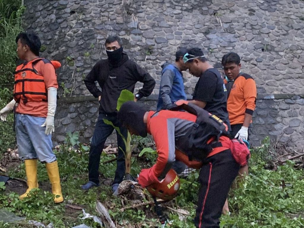 Mayat Pria Misterius Ditemukan di Sungai Gembolo, Mojokerto