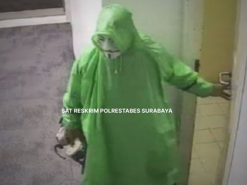 Bandit Bertopeng 'Money Heist' Satroni dan Bobol Isi Brankas Perusahaan di Surabaya