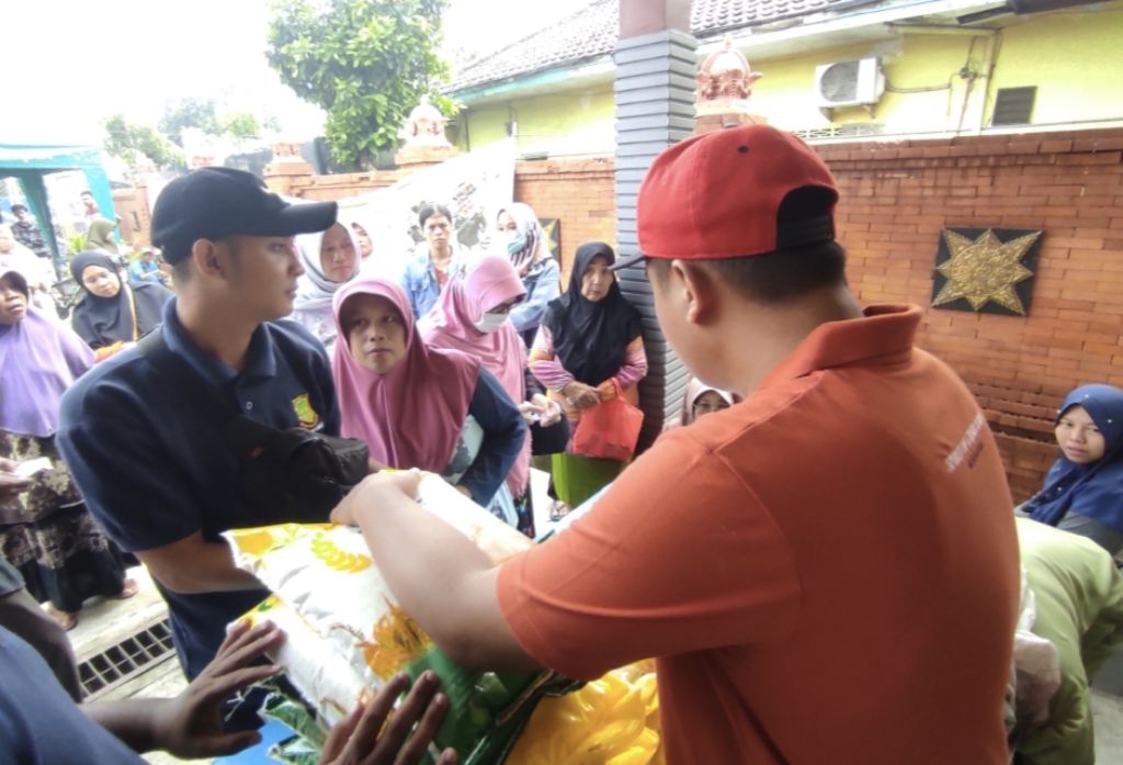 Beras SPHP Bulog Ludes Diserbu Warga Kedundung, Kota Mojokerto