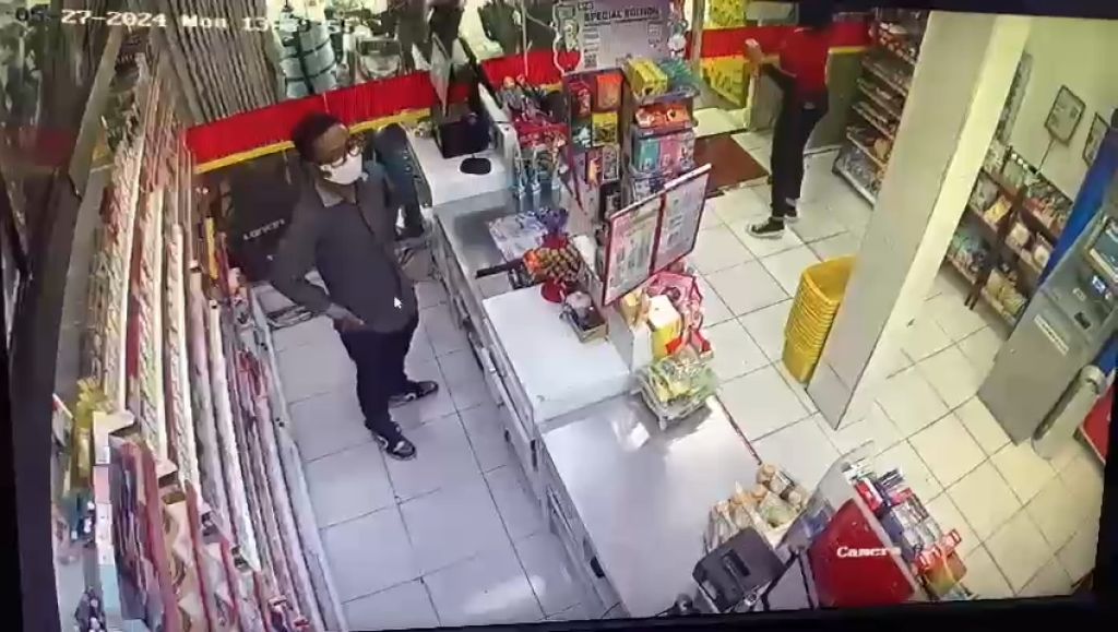 Gaya Necis Pencuri Kelabuhi Pegawai Minimarket: Ngaku Manajer, Kuras Uang Kasir