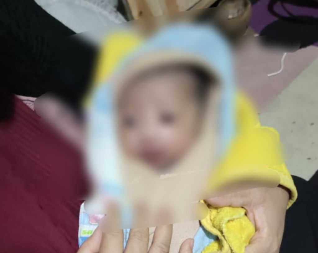 Warga Bondowoso Geger Bayi Laki-laki Tergeletak di Depan Toko Sembako