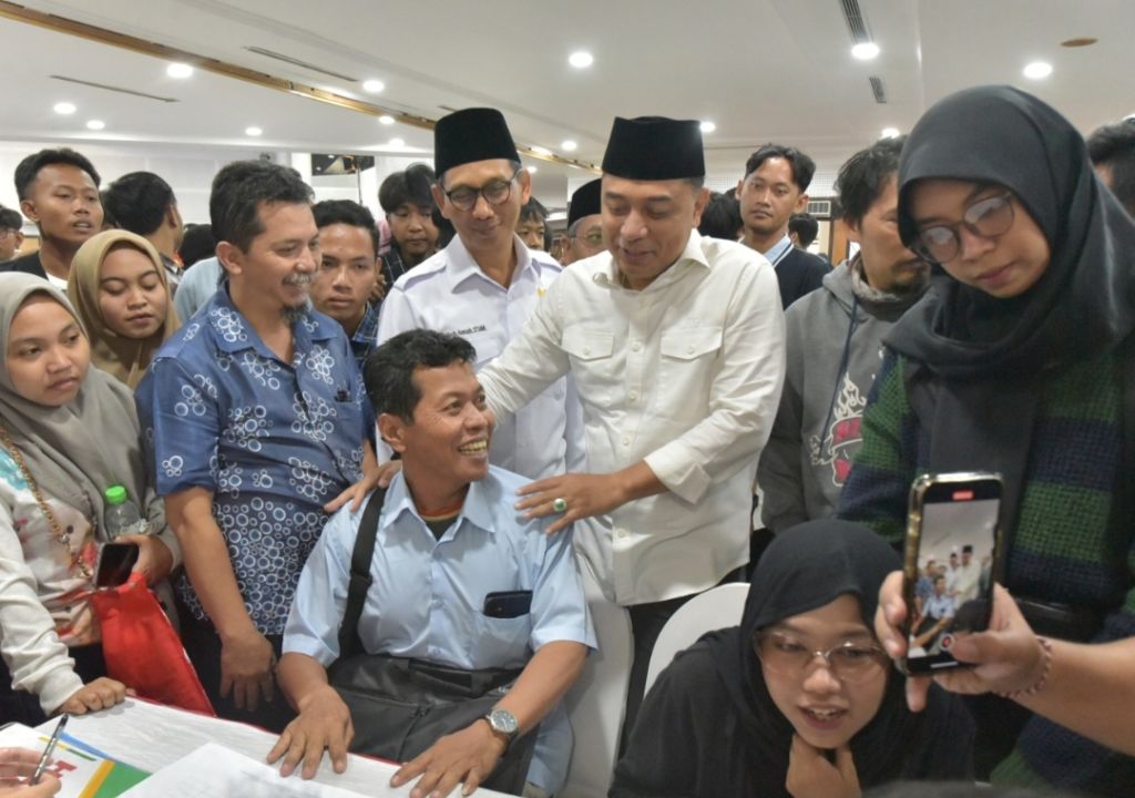 Suasana Haru Ketika 754 Pelajar di Surabaya Dapat Bantuan Tebus Ijazah