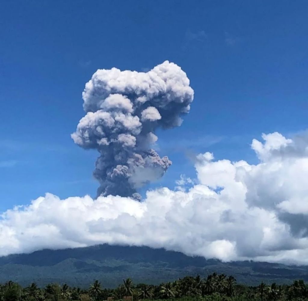 Gunung Raung Meletus, Muntahkan Abu Vulkanik Setinggi 2 kilometer