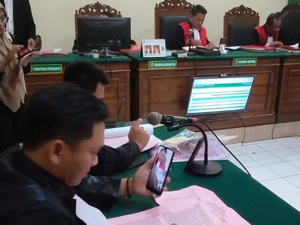 Penipu yang Janjikan Kerja di Kedinasan Surabaya Diadili