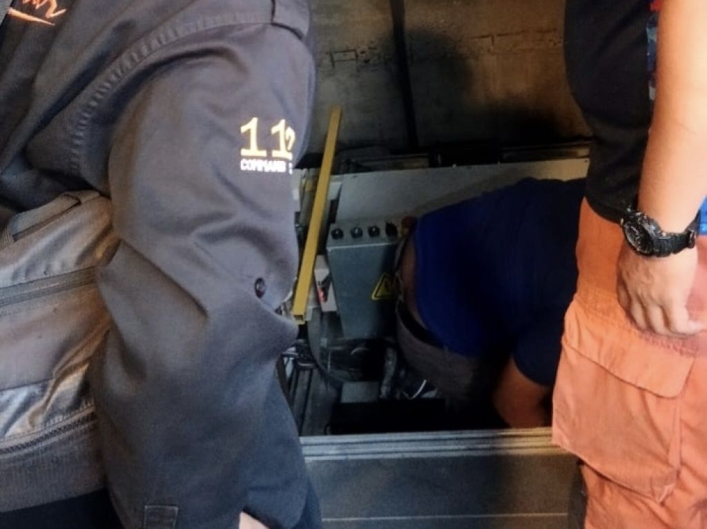 3 Orang Terjebak dalam Lift Rumah Kos Elite di Citraland Surabaya